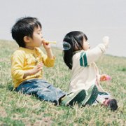 外国可爱小孩情侣头像小伙伴系列QQ头像：倾诉、我说爱你的旋律