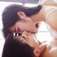 甜蜜情侣接吻秀恩爱头像精选十六张头像图片