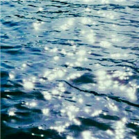 波光粼粼的水面头像图片