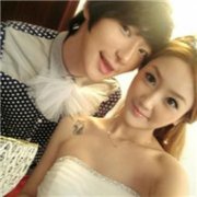 非主流可爱情侣头像我不愿大段的流年