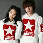 唯美男生情侣头像总是用着狠狠的话语来对面那些人