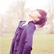 唯美情侣头像一对两张天气冷了,连洗澡都需要勇气