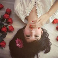 花瓣散落为你添上怎样的思绪 唯美女生头像头像图片