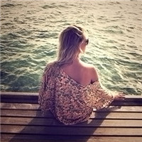 身处寰尘又怎能孜然于身 女生背影头像头像图片