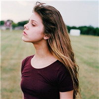 走在路上迎着风才能看清前方的好风景 唯美欧美女生头像头像图片