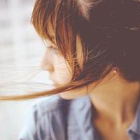 风轻轻吹起你的长发 唯美女生头像头像图片