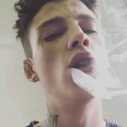 处Q有， 你看你是我的闺蜜还是女友