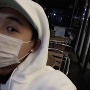 谁人背后不说人 谁人背后无人说