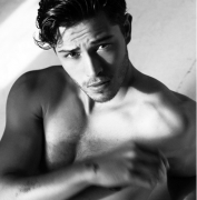 何思佳 何思佳 何思佳 何思佳