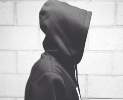 不是所有的感情都会有始有终 就像路的尽头不一定是惶恐头像图片