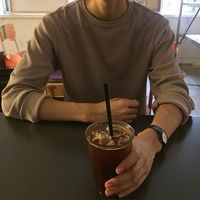 思念是一种能让人莫名奇妙就掉下眼泪的力量头像图片