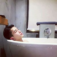 我讨厌夜里的梦，那么虚无却那么逼真。头像图片