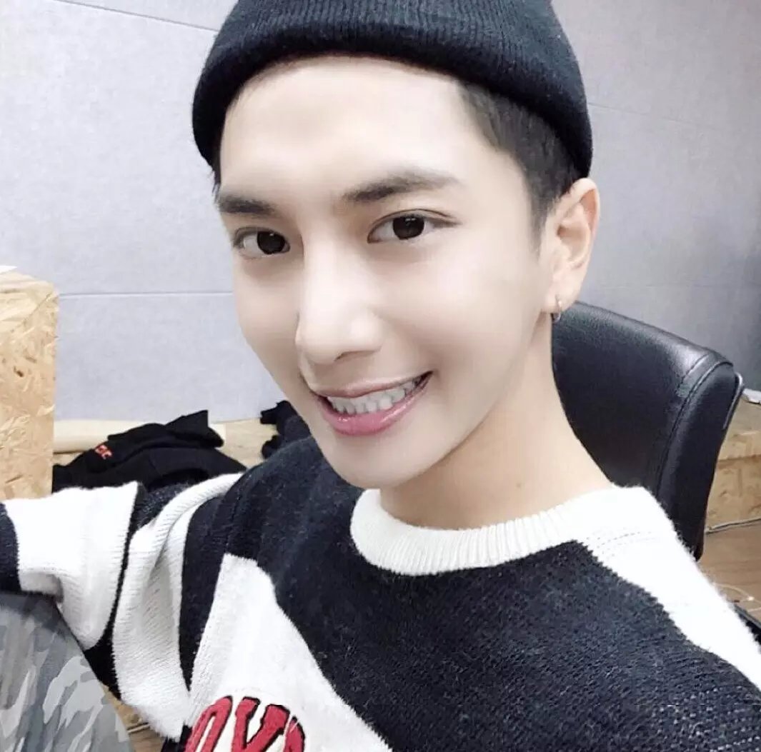 HuyUyinG头像图片