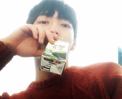 故事都会结束只是有人欢喜有人哭头像图片