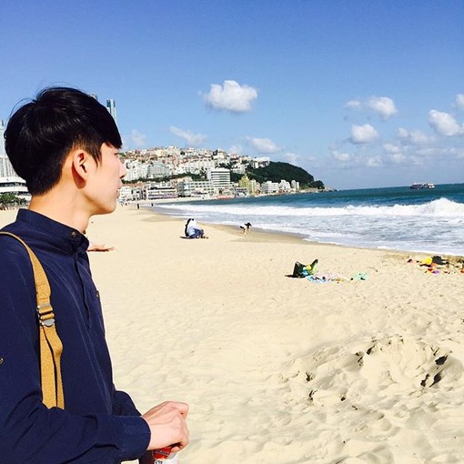 一个人走在接头 想这温柔的某某某头像图片