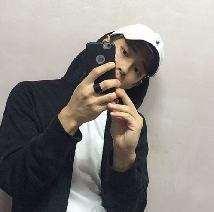 李甲L-JA1993处q友吗头像图片