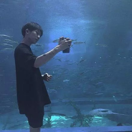 给你最后的疼爱是手放开头像图片