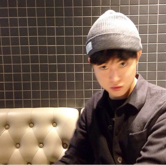 有一千个见面紧紧拥抱你的冲动却少了一个抱你的资格头像图片