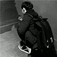 男生黑白背影头像 冷漠悲伤伤感头像图片