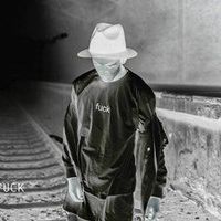 黑白伤感QQ头像_那个远方叫有你的地方头像图片