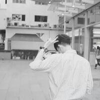 男生高冷帅气的黑白背影头像头像图片