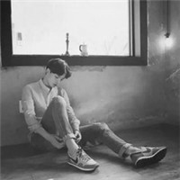 男生黑白伤感头像_我很好只是少了一个你头像图片