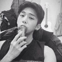 精选高冷男生侧脸黑白头像十六张头像图片