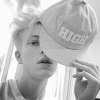 QQ黑白头像黑夜让孤独变得深邃头像图片