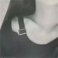 QQ女生黑白伤感头像掩埋了泪眼的斑驳头像图片