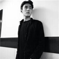 QQ黑白头像 我多想忘了你头像图片