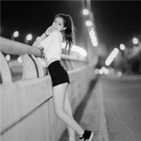 黑白孤单的头像:冷静过后,无言胜心痛头像图片