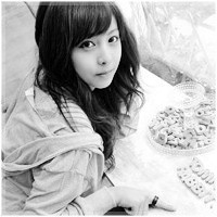 平淡的QQ黑白头像:想忘一切头像图片