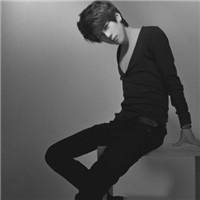 黑白QQ头像:帅了,依然少了感觉头像图片