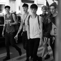 看落叶凋瑟一抹浅笑欧美兄弟有义气头像头像图片