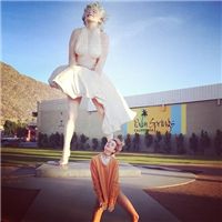 欧美逗比女生搞笑QQ头像 因为懂得所以慈悲头像图片