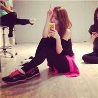 扮爱玩的搞笑头像:好酷一个动作,会让人笑头像图片