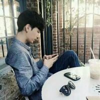 带忧郁气质的男生伤感头像精选头像图片