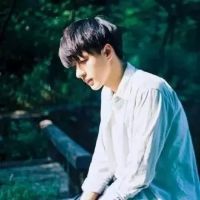 忧郁系伤感男生头像笑我对你卑微的模样头像图片