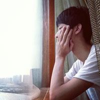 伤感沉默的头像：痛总是长了一些头像图片