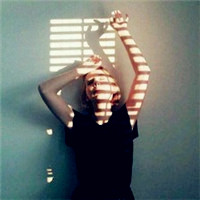 简单好看的欧美女生头像，待浮花浪蕊俱尽头像图片