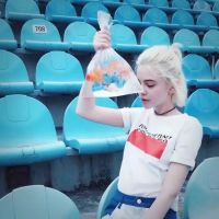 欧美个性女生qq头像 旧地重游,物是人非头像图片