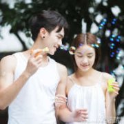 QQ情侣头像一男一女 恋上你的气质