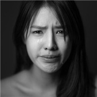 美女流泪黑白qq头像头像图片