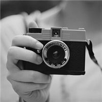 带相机的黑白妹子qq头像头像图片