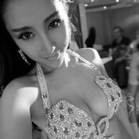 露胸黑白qq头像头像图片