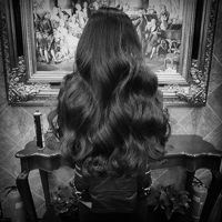 黑白系卷发背影qq头像头像图片