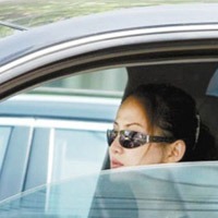 带墨镜美女开车qq头像头像图片