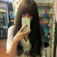 拿苹果手机卖萌自拍头像图片