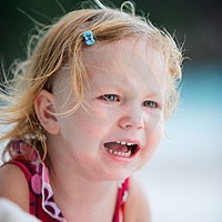 小女孩的落泪头像图片