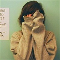 双手捂脸,挡不住的哀伤头像图片